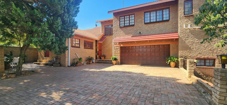 4 Bedroom Property for Sale in Hartbeesfontein North West